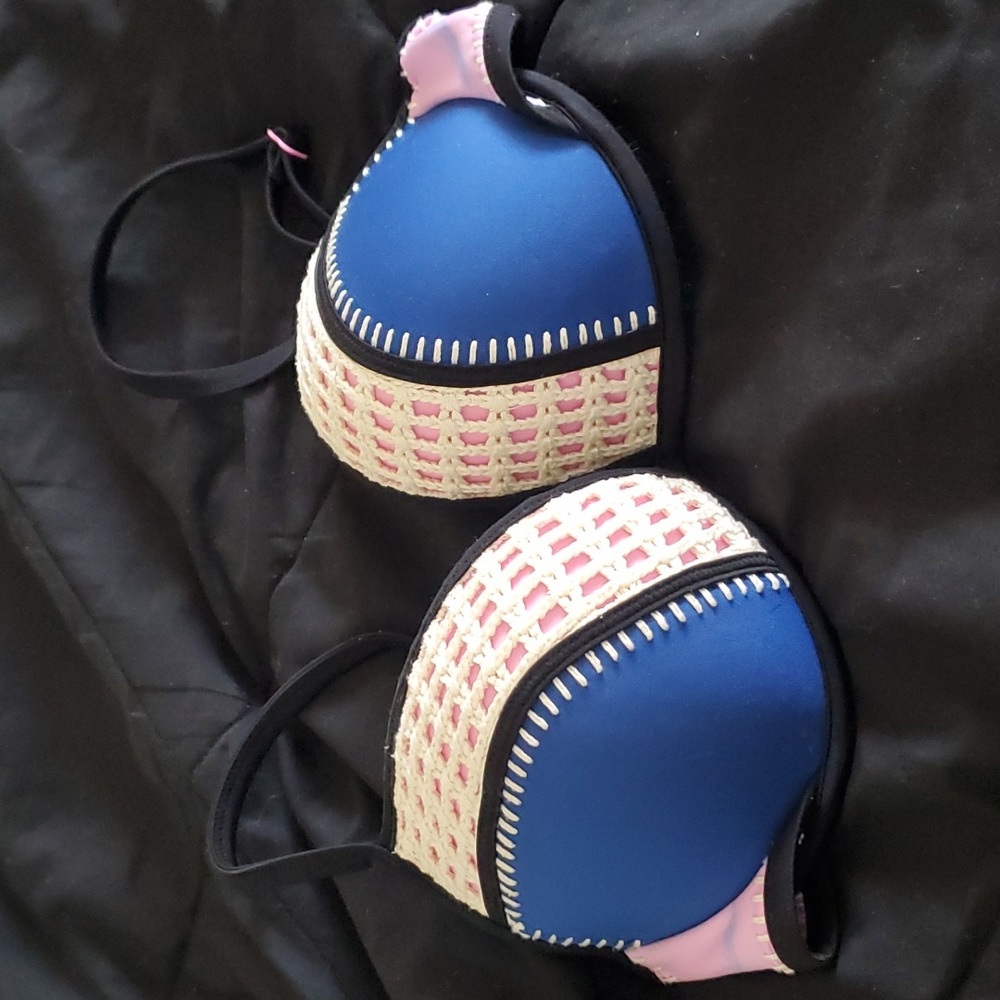 Swim top 34d